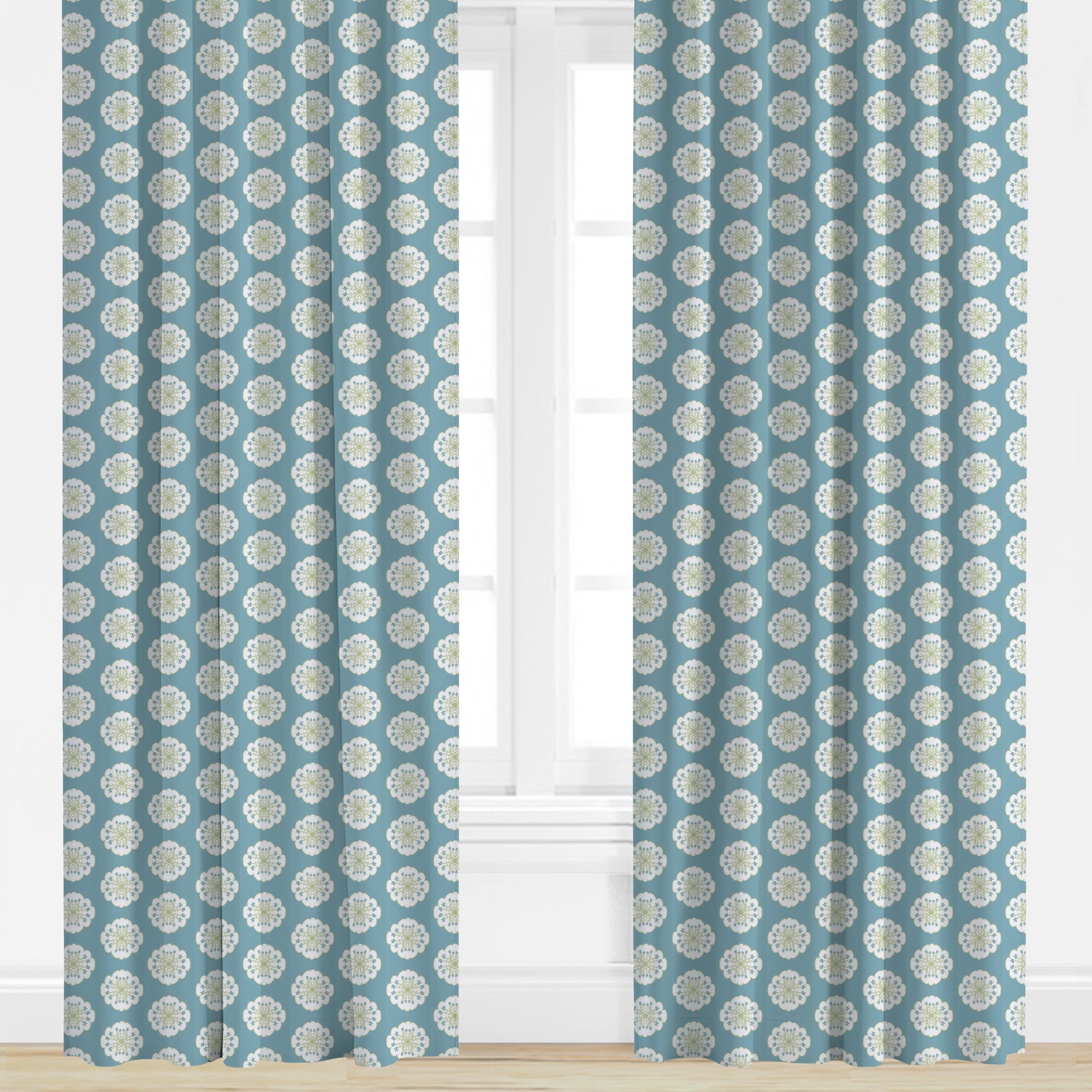 Curtains with a floral pattern in teal